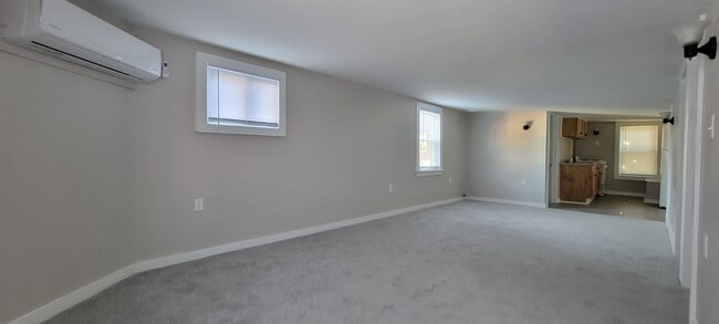 Building Photo - 135 Byron St