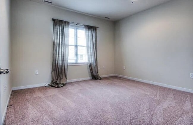 Building Photo - 3910 Village Commons Walk