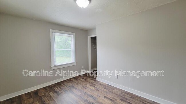 Building Photo - 419 Pine St