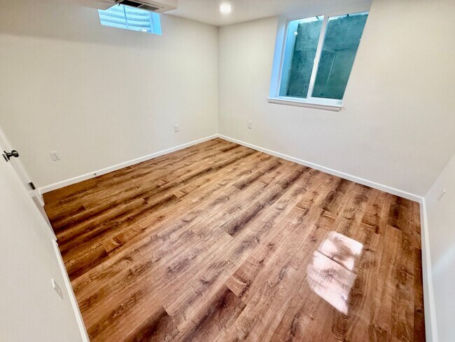 Building Photo - Spacious, Remodeled 5bd/3bath Cherry Park Home with Large Fenced Garden and Finished Basement