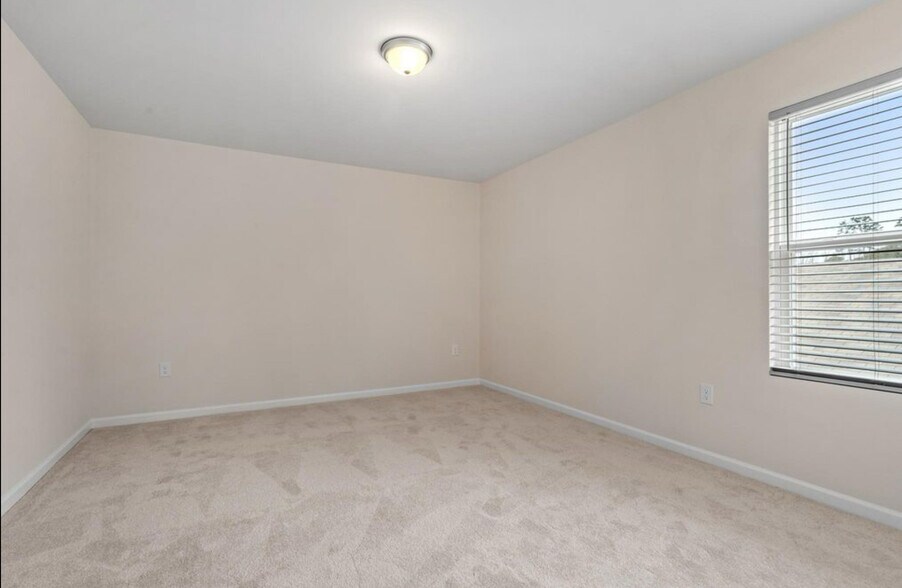 Building Photo - 3425 Honey Ivy Ln