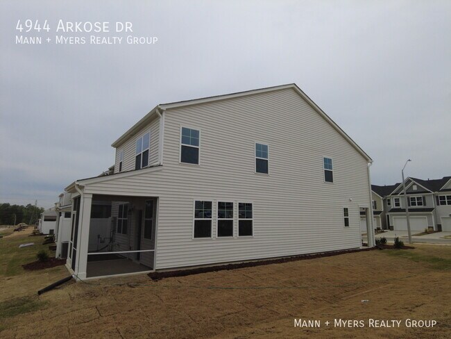 Building Photo - 4944 Arkose Dr