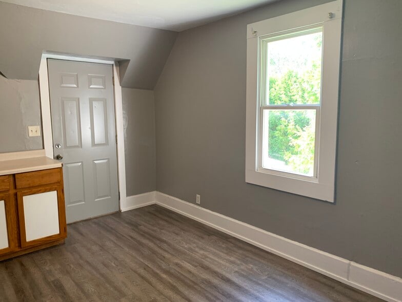 Eat in kitchen area - 1201 Steele St