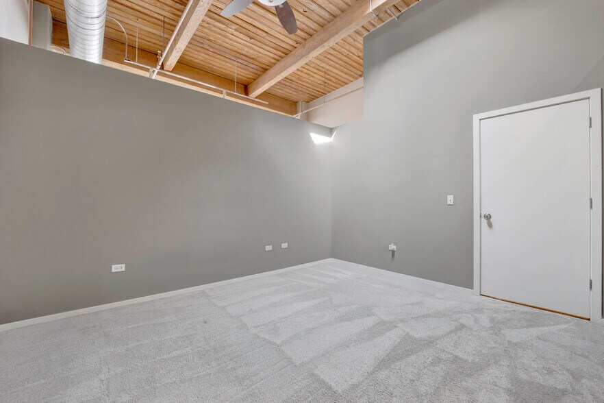 Building Photo - 1040 W Adams St