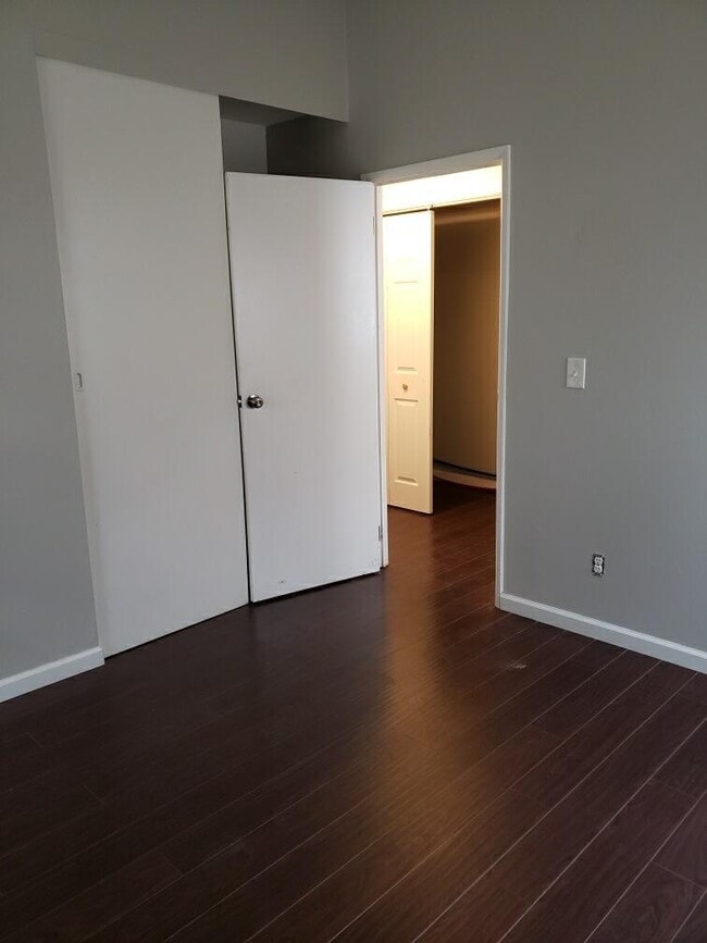 Building Photo - 1340 Mound Ave