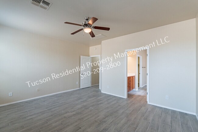 Building Photo - 4923 E Chickweed Dr