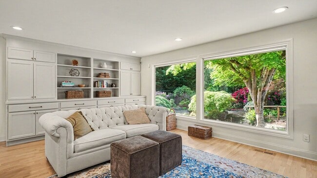 Building Photo - Luxury Wilburton Retreat | Updated 4BR Home with MIL Suite & Japanese Garden Near Downtown Bellevue