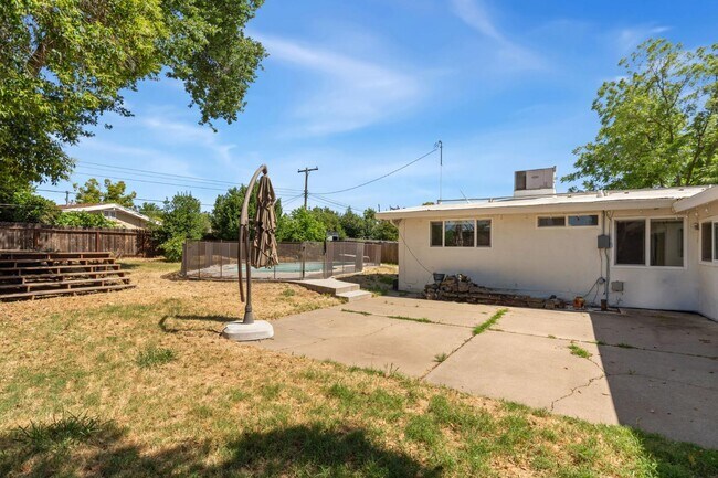 Building Photo - 2524 Landwood Way