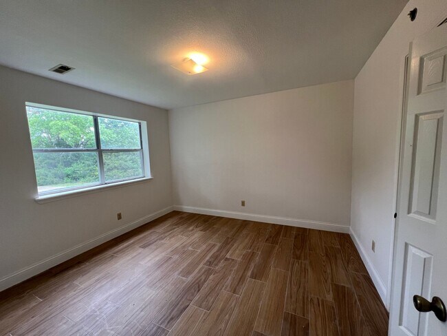 Building Photo - 428 Kays Ln