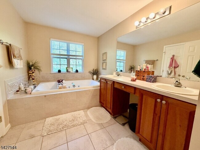 Building Photo - 128 Jackson Ave