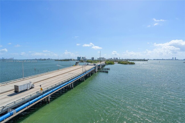 Building Photo - 7899 NE Bayshore Ct