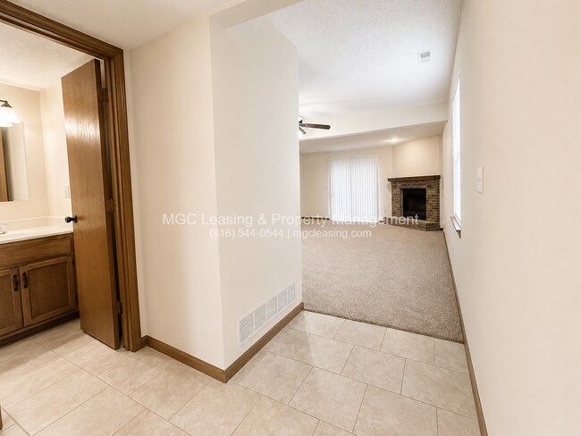 Building Photo - 3557-3563 NE Independence Cir