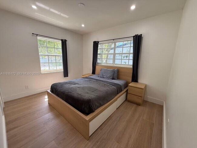 Building Photo - 15800 NE 15th Ave