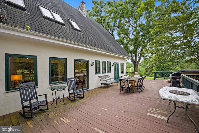 Building Photo - 35299 Snickersville Turnpike