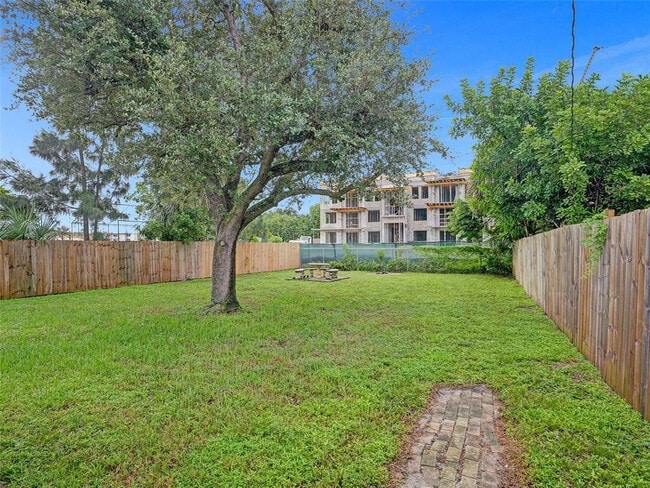 Building Photo - 740 SW 10th St