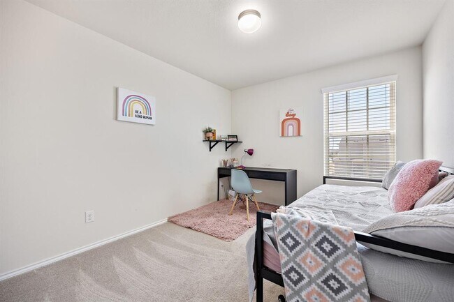 Building Photo - 100 Verdin Ln