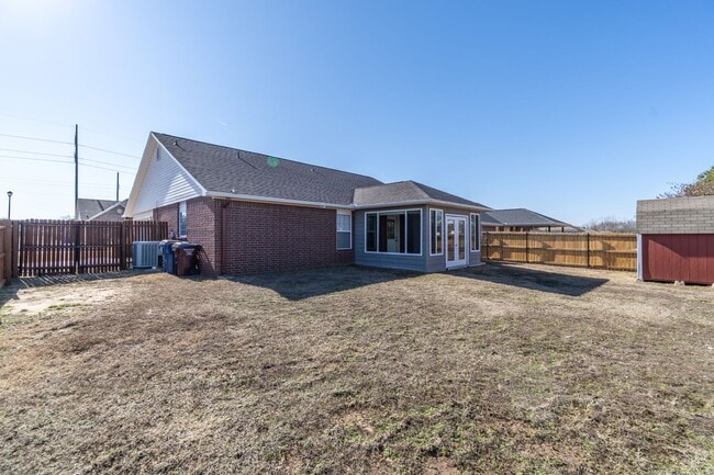 Building Photo - 7827 Huntington Way