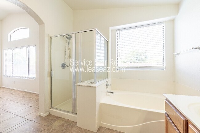 Building Photo - 8414 S 48th Ln