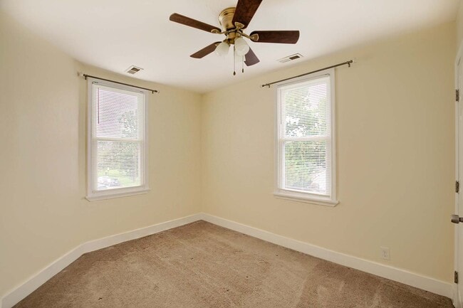 Building Photo - 525 Eaton St