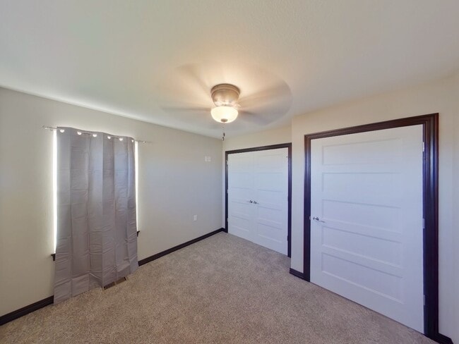 Building Photo - 1377 S Sierra Hls St