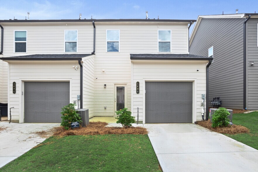 Building Photo - 1486 Pinedale Cres NW
