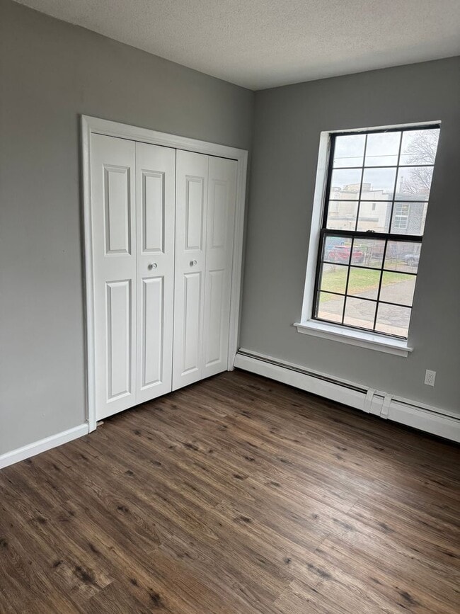 Building Photo - 1 bedroom, 1 bathroom downtown Hartford ct