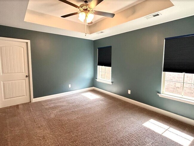 Building Photo - BEAUTIFUL THREE BED, TWO BATH FULL BRICK H...