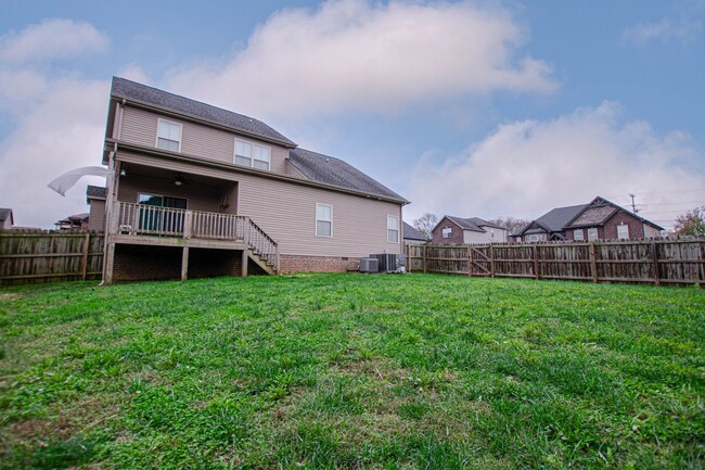 Building Photo - Pet Friendly Four Bedroom with Bonus!