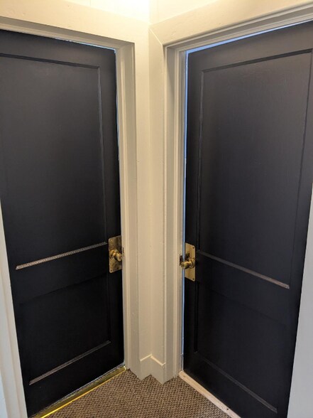 Building Photo - 724 N Eastern Ave