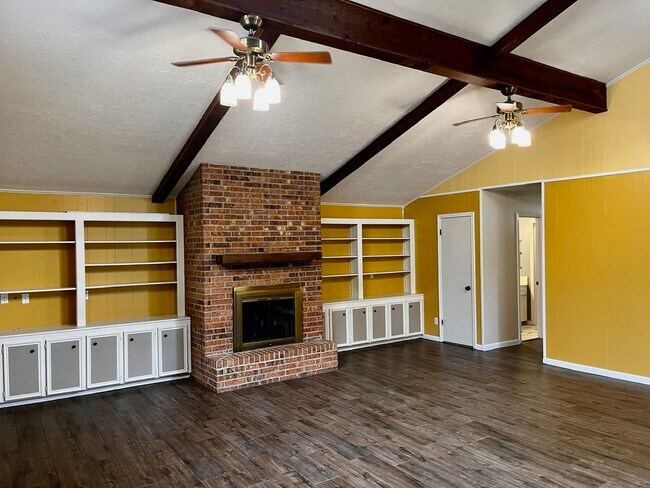 Building Photo - 2600 Arbor Dr