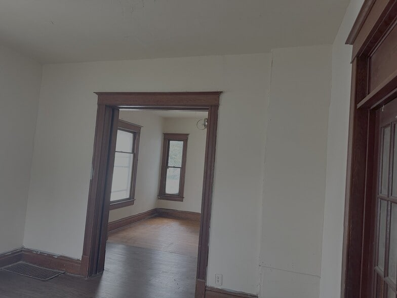 Building Photo - 1143 E Cleveland Ave