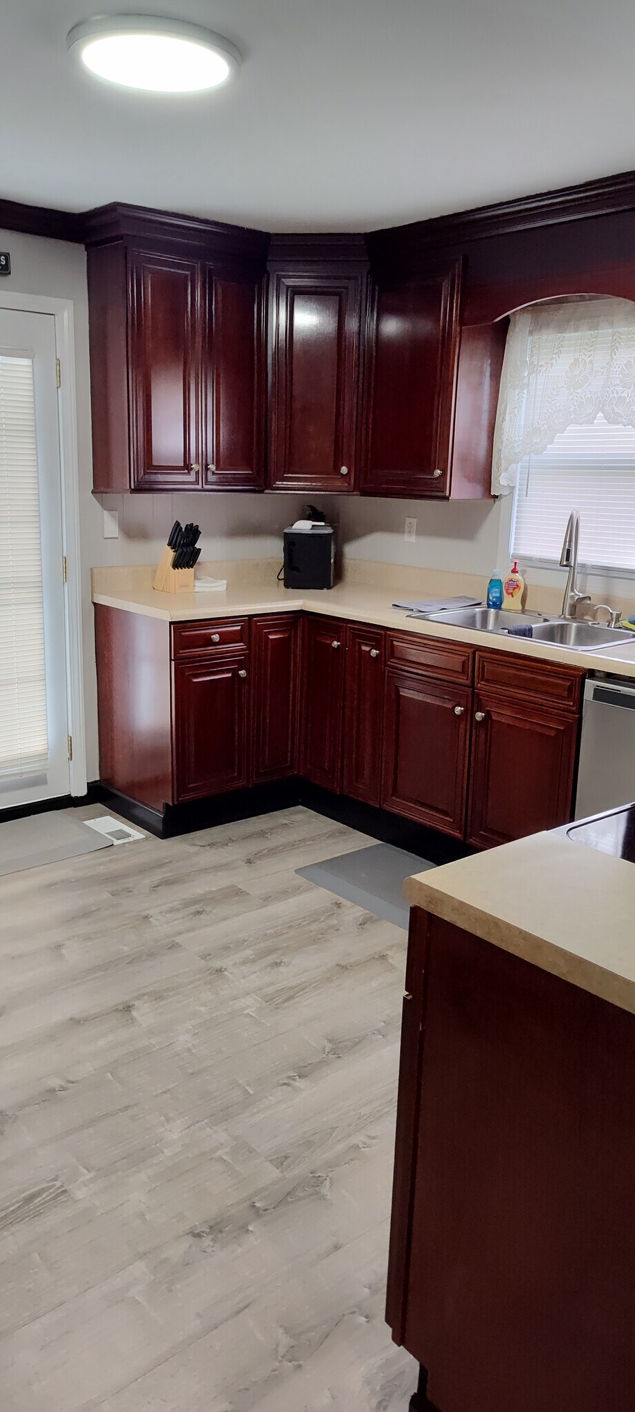 Building Photo - 113 Bettie St