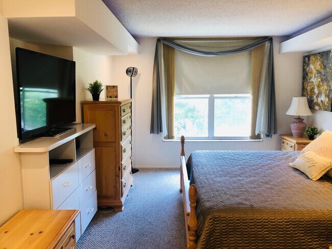 Building Photo - 3690 Inverrary Dr