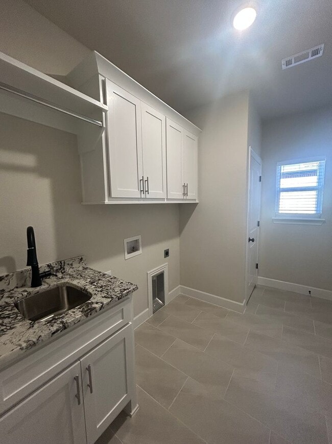 Building Photo - Beautiful Modern Home in Pea Ridge!