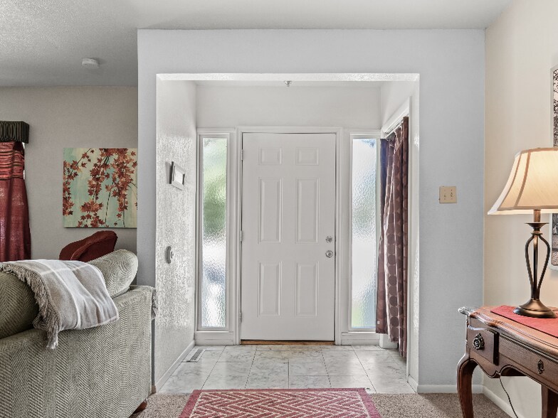 Building Photo - 544 E 600 N