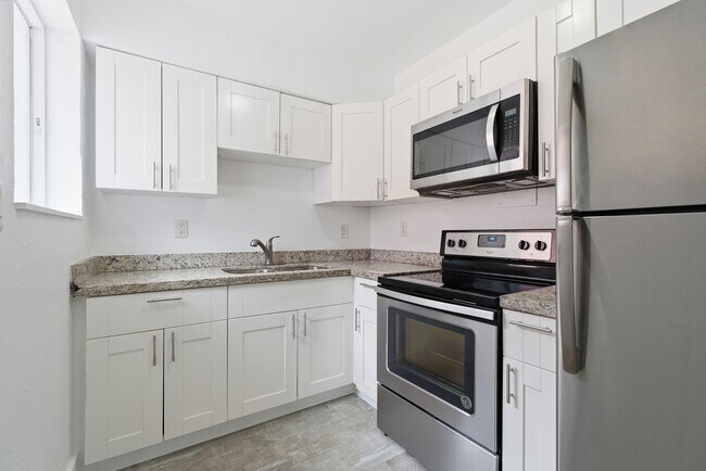 Building Photo - 8430 Crespi Blvd