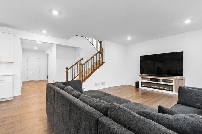 Building Photo - 1014 Dr John Burkey Dr