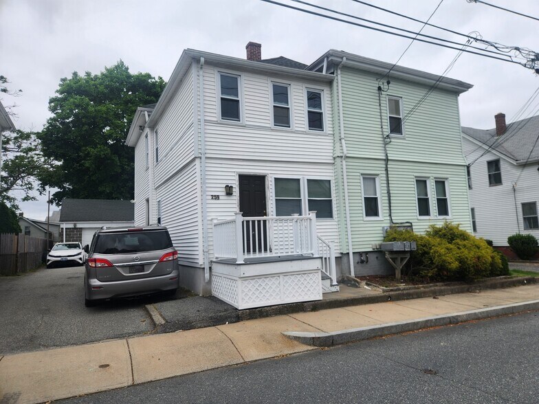 Building Photo - 259 Metacom Ave