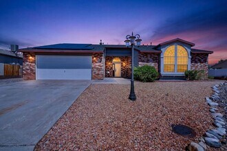 Building Photo - 2413 Agua Fria Dr NE