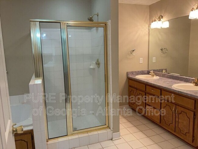 Building Photo - 3213 Southridge