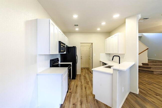 Building Photo - 2632 Century Park Blvd