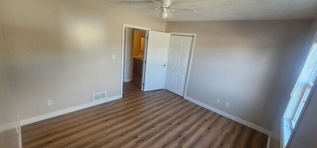 Building Photo - 300 N Ferne Clyffe Rd