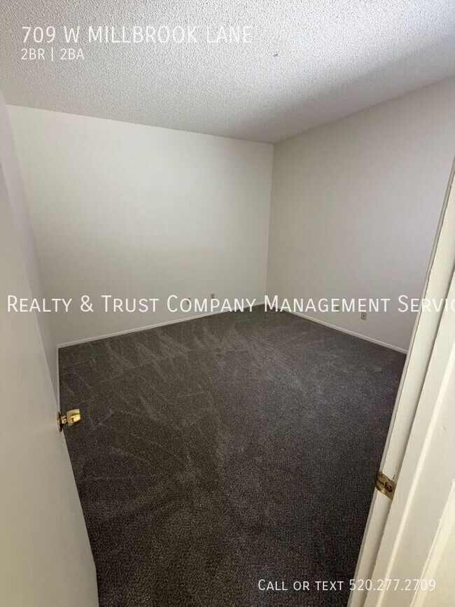 Building Photo - 709 W Millbrook Ln