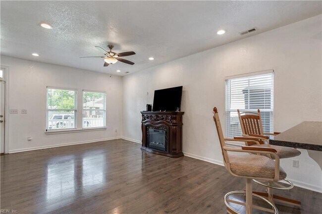 "fireplace" does NOT convey - 3212 Downes St