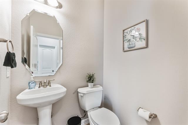 Building Photo - 7880 Oxer Dr