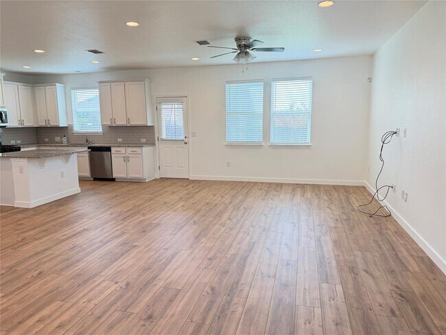 Building Photo - 10321 Forest Grove Dr