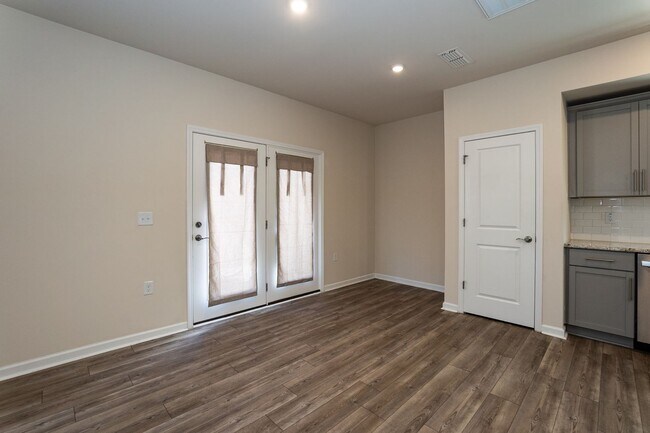 Building Photo - Move In Ready Three Bedroom Home!