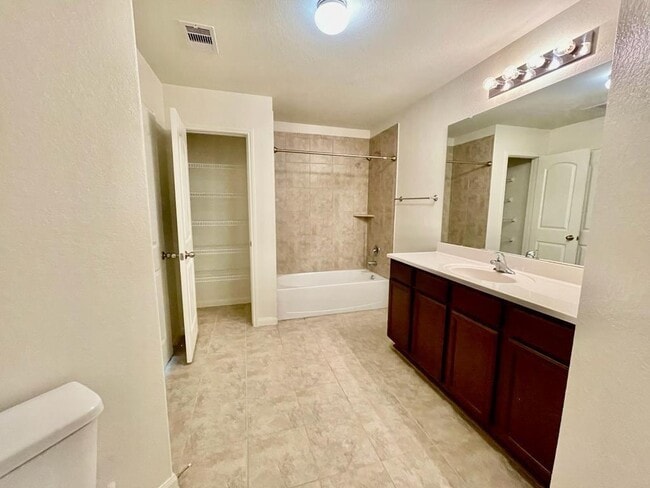 Building Photo - 22610 Cloverland Field Dr