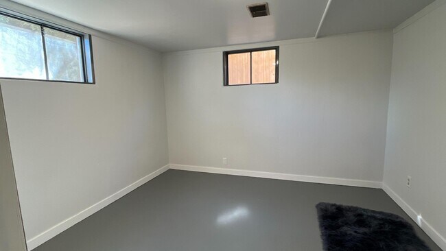 Building Photo - 1628 Smith Pl