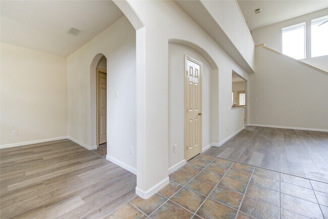 Building Photo - 800 Mulligan Ct